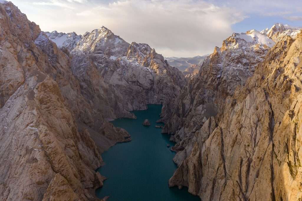 kel suu lake Kyrgyzstan