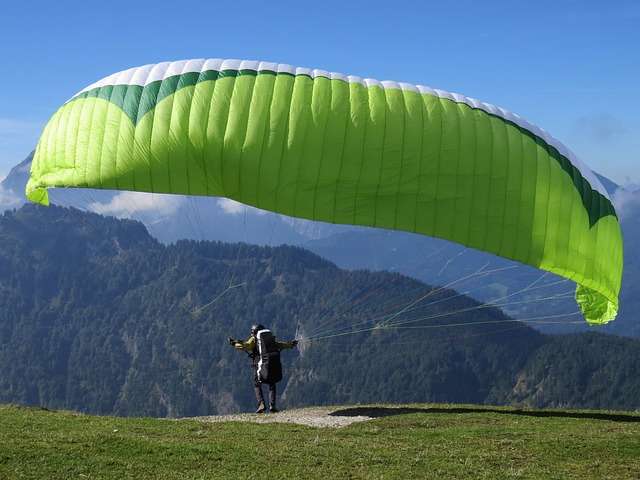 paragliding in manali